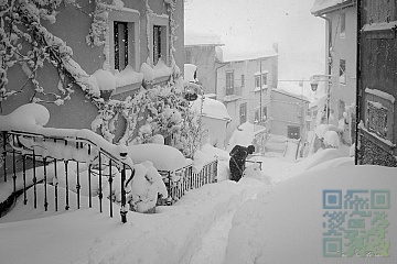 Esterno La Rua innevata